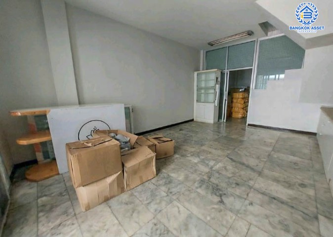 *****ทาวน์โฮมมือสองย่านกรุงเทพฯ ม.อัศวินการ์เด้น จรัญสนิทวงศ์45 #หลังมุม เนื้อที่ 19.3 ตร.ว. ฟังก์ชันจัดเต็ม 4 ห้องนอน 3 ห้องน้ำ 1 ที่จอดรถ ทาวน์โฮมพร้อมอยู่ บนทำเลคุ้มค่า เพียง 10 นาทีก็ถึงรถไฟฟ้าสายสีน้ำเงิน "สถานีบางขุนนนท์" ใกล้ทางด่วน "ศรรัช" จองเลย!